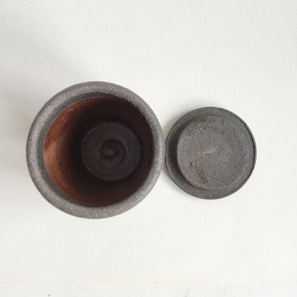 Grog Ceramic Brown Cylindrical Lidded Trinket Caddy Canister Jar Art Pottery - Picture 7 of 7